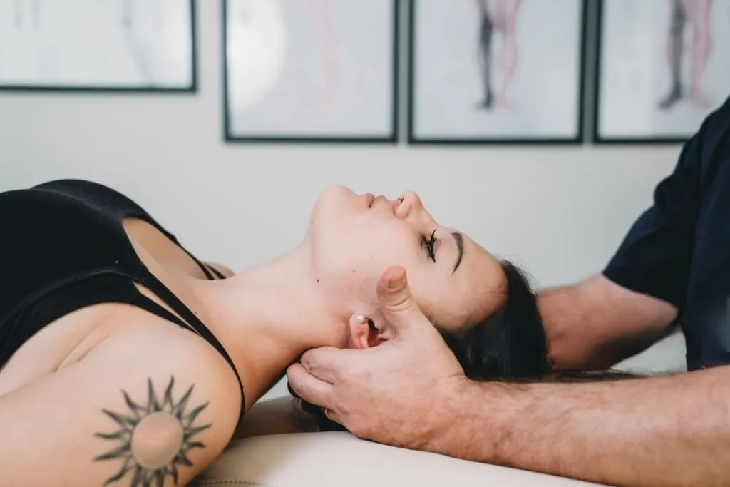 Sesión de ajuste en Gentle Care Chiropractic