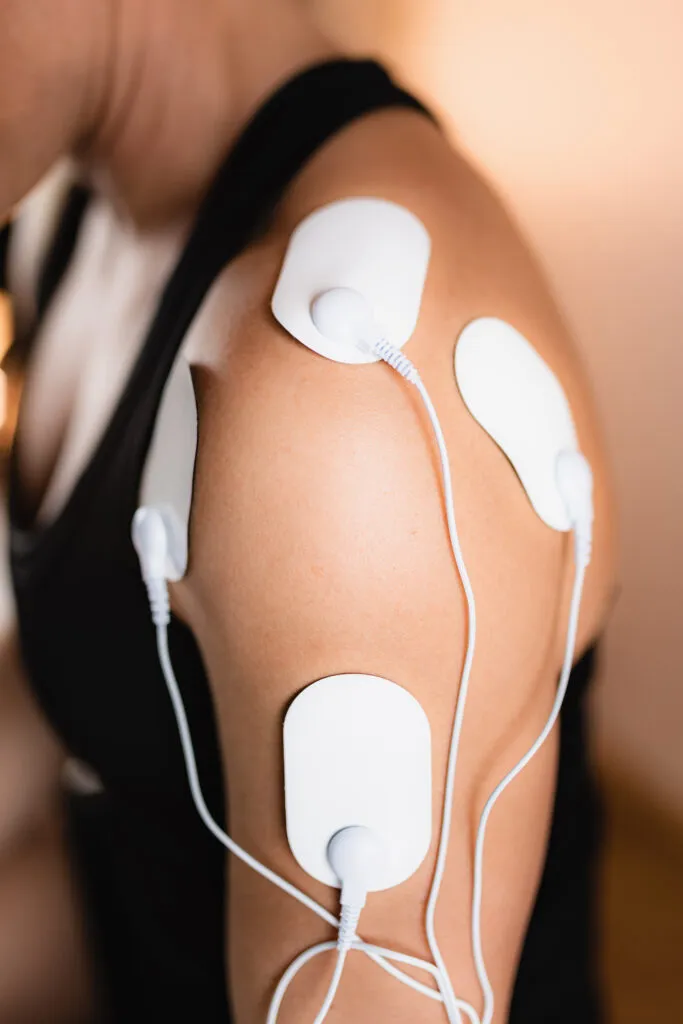 Electrical stimulation therapy applied to shoulder